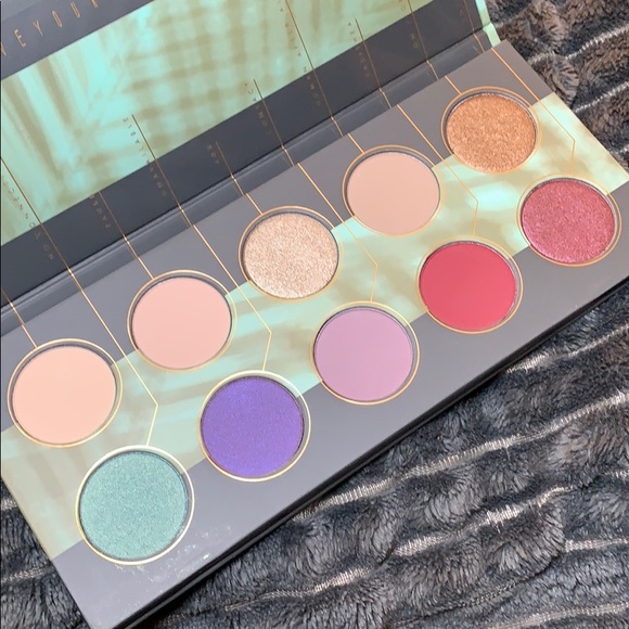 ZOEVA Other - NWT Zoeva Offline Eyeshadow Palette, 10 pan